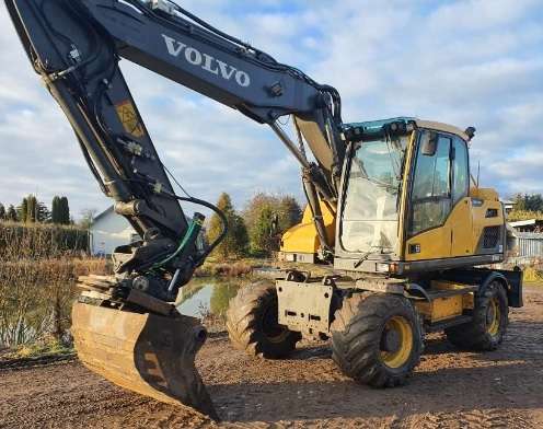 VOLVO EW140 EXCAVATOR POST IMAGE