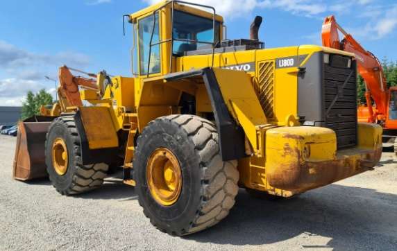 VOLVO L180D WHEEL LOADER POST IMAGE