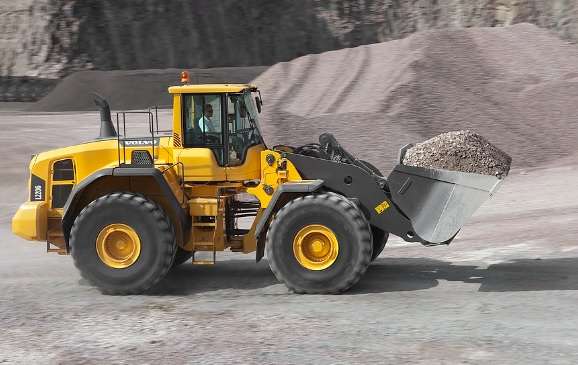 VOLVO L220G WHEEL LOADER POST IMAGE