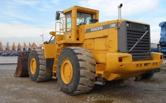 VOLVO L330D WHEEL LOADER IMAGE POST
