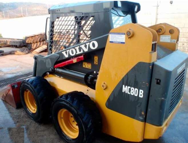 VOLVO MC80B SKID STEER LOADER POST IMAGE