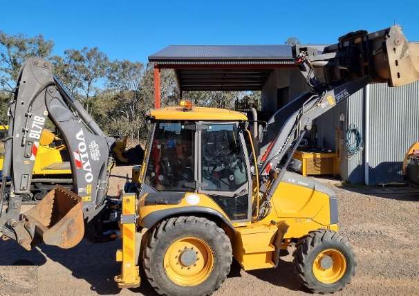 VOLVO BL71B BACKHOE LOADER IMAGE POST