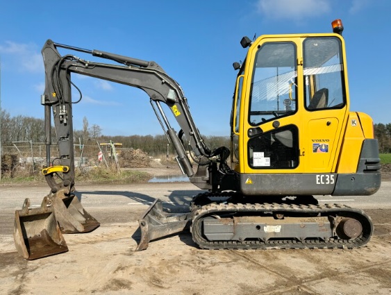 VOLVO EC35 EXCAVATOR